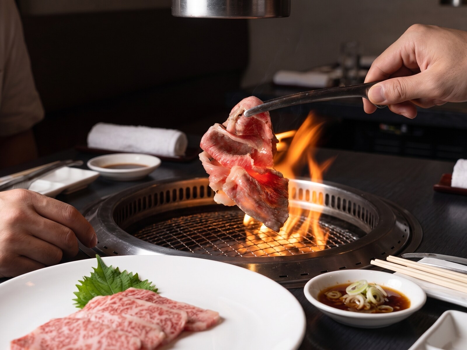 炭火で焼き上げる長崎和牛